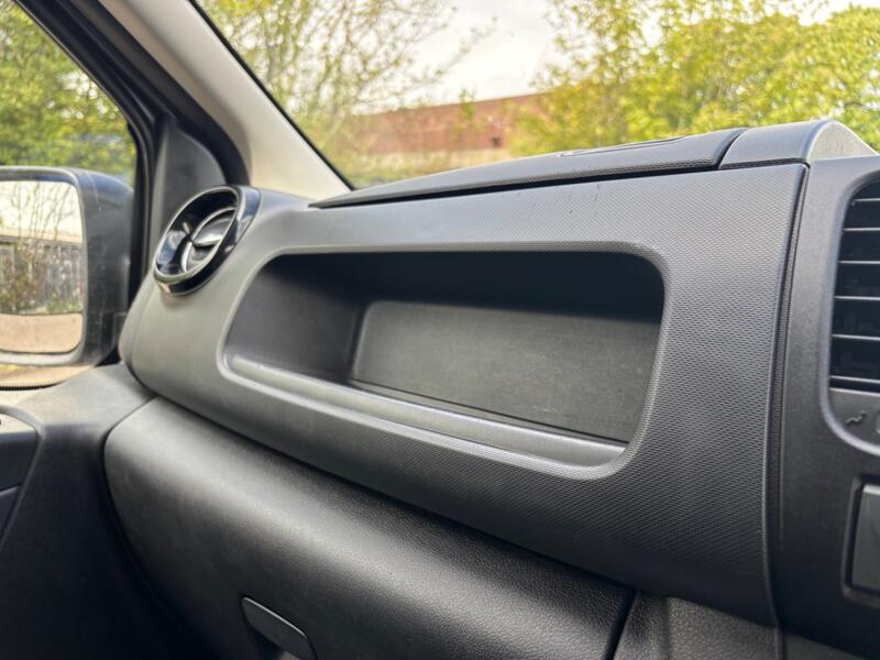 VAUXHALL VIVARO