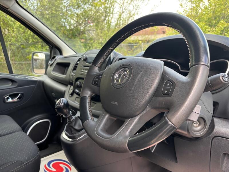 VAUXHALL VIVARO