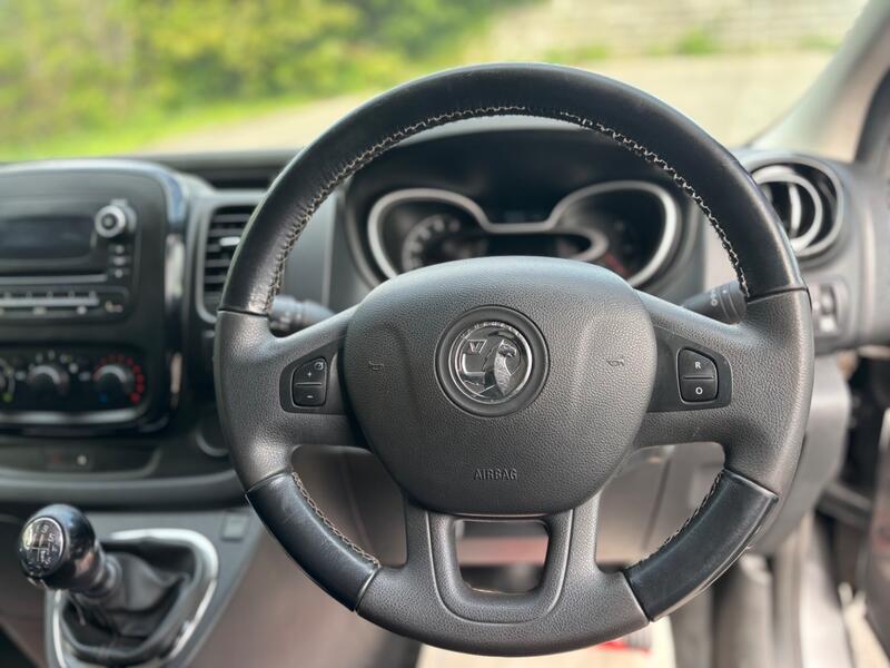 VAUXHALL VIVARO