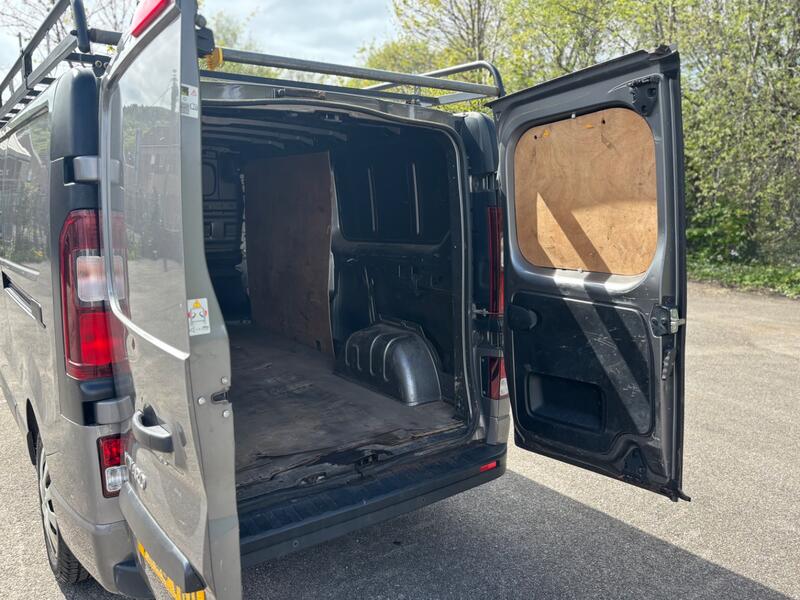 VAUXHALL VIVARO