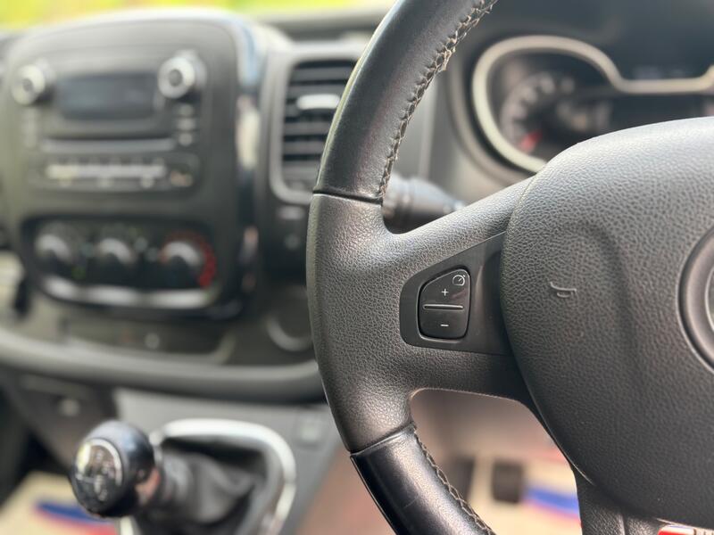 VAUXHALL VIVARO