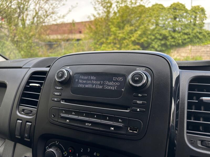 VAUXHALL VIVARO