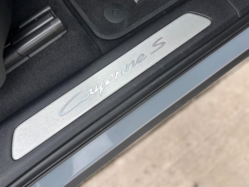 PORSCHE CAYENNE