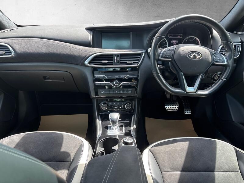 INFINITI Q30