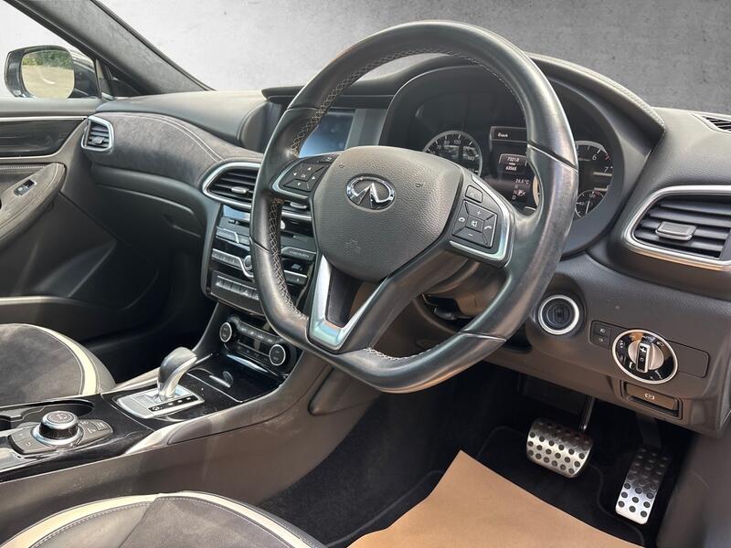 INFINITI Q30