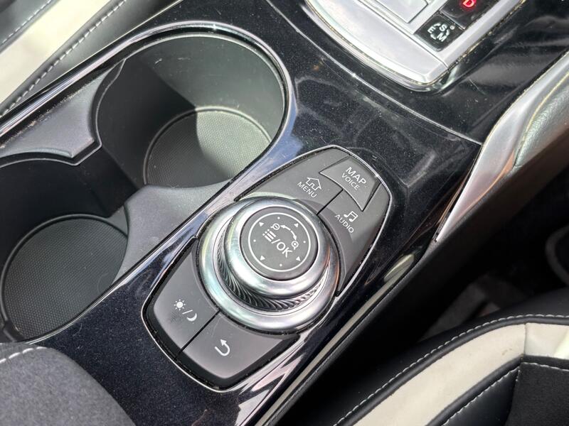 INFINITI Q30