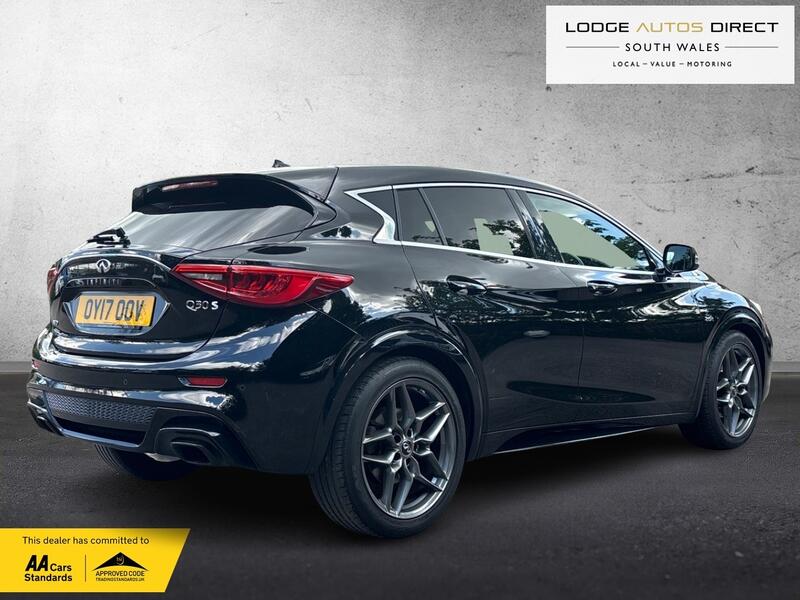 INFINITI Q30