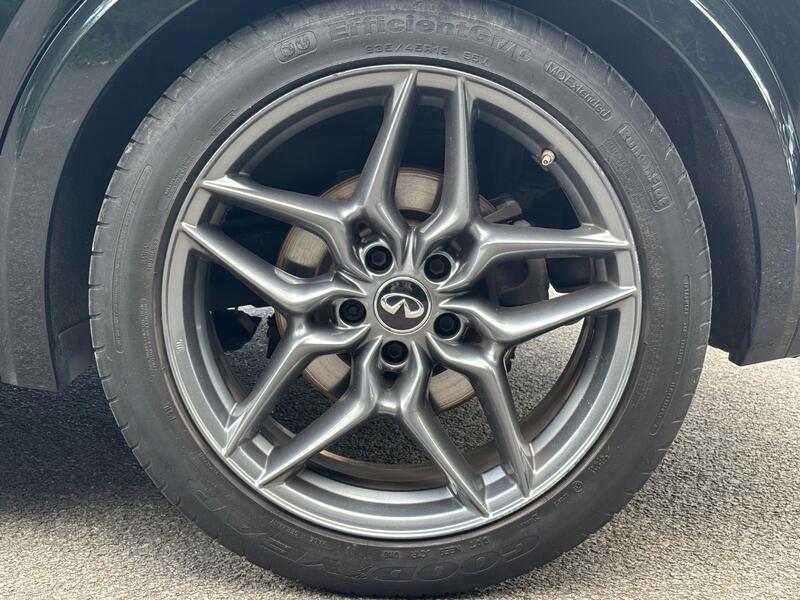 INFINITI Q30