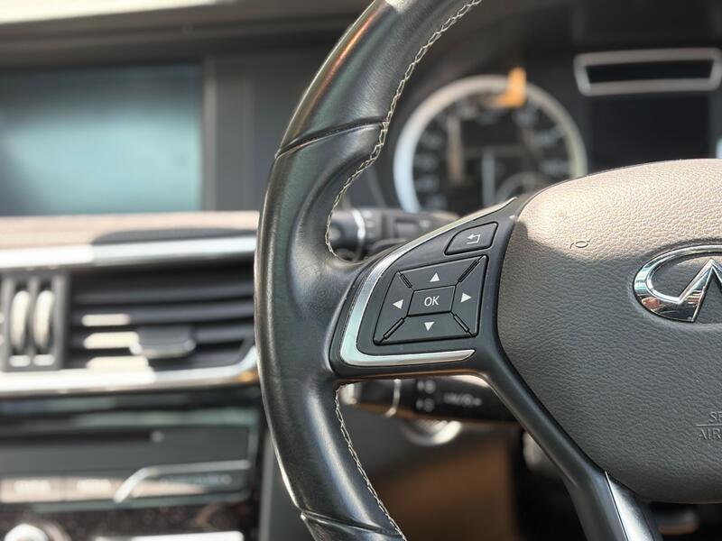 INFINITI Q30