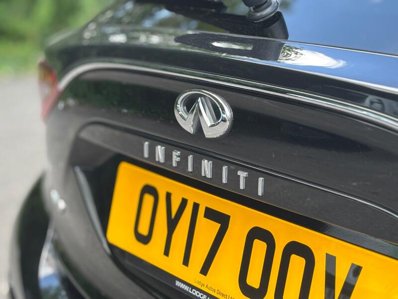 INFINITI Q30